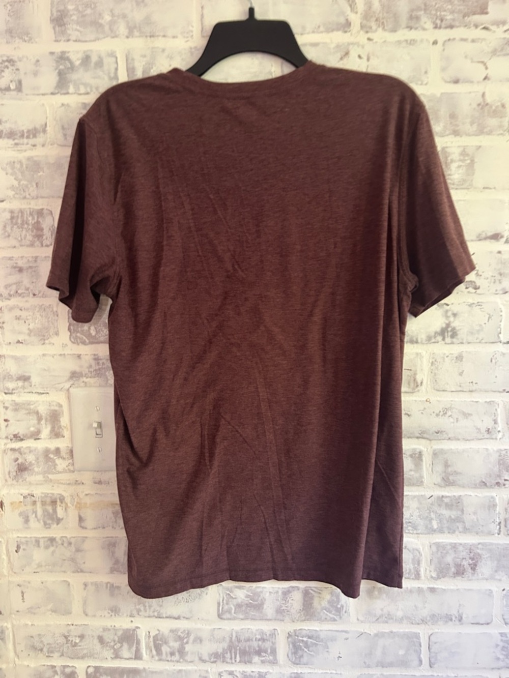 Vuori Men’s Size Medium Heathered Maroon Short Sleeve Tee Shirt Performance Gym - Picture 3 of 6